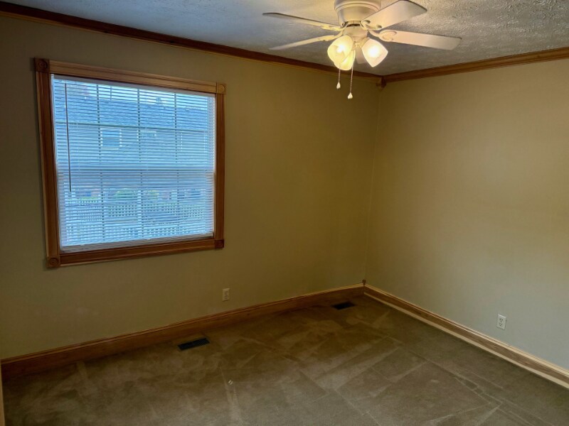 Building Photo - 1616 Spring Valley Dr