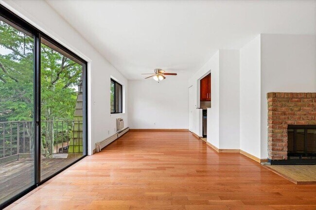 Building Photo - 555 Central Park Ave