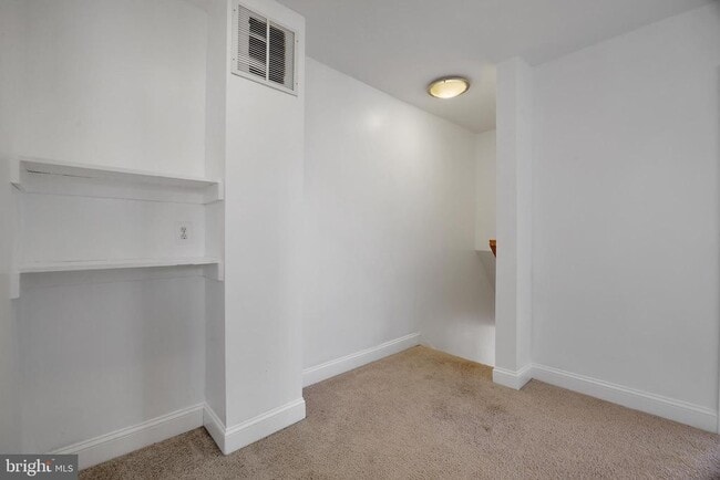 Building Photo - 458 Oakwood St SE