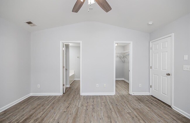 Building Photo - 4996 Southgate Pkwy