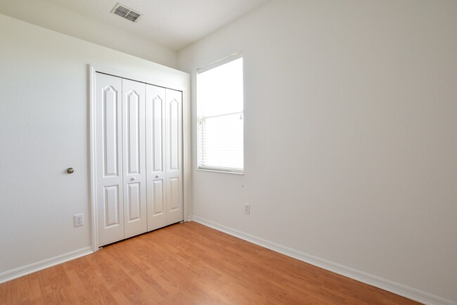 Building Photo - AMAZING 4 Bed 2 Bath Home For Rent in Sanf...