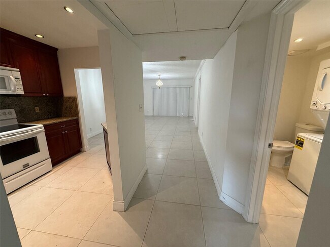 Building Photo - 1254 S Military Trail