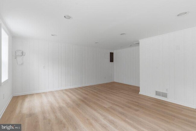 Building Photo - 4813 20th Pl N