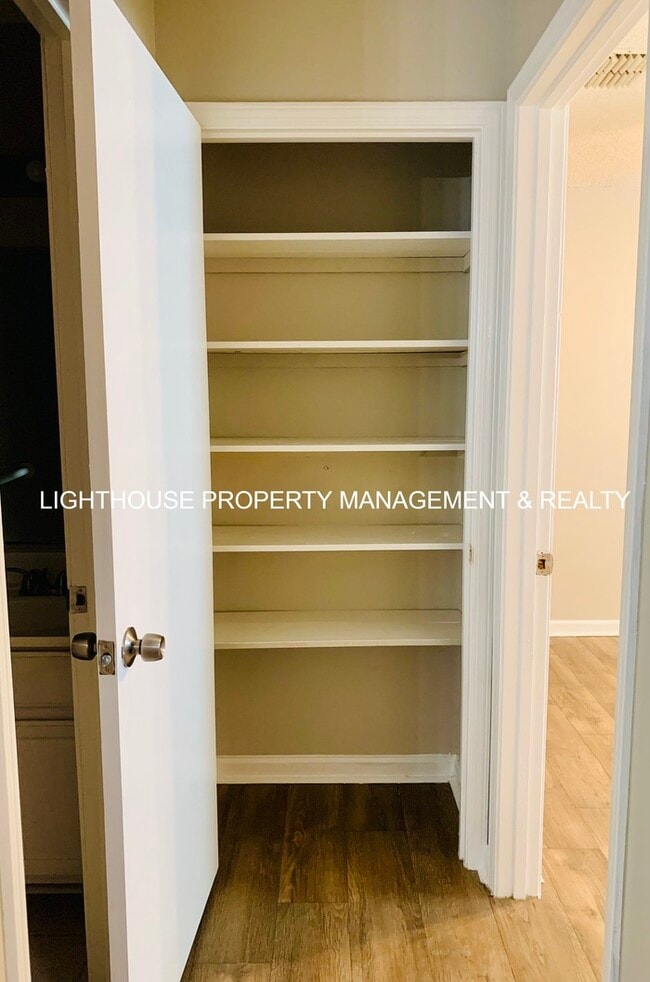 Building Photo - 2 Bed/2 Bath Single Story Townhome with At...