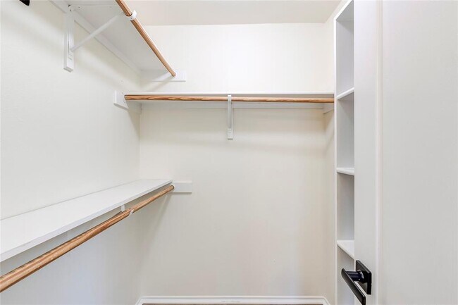 Building Photo - 8116 Forest Heights Ln