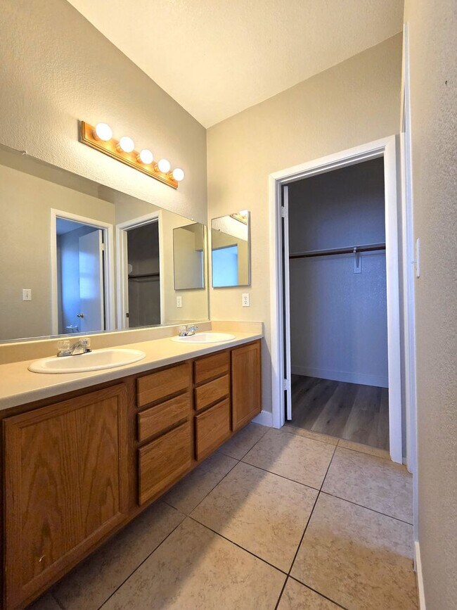 Building Photo - 7904 Canyon Grove Ct