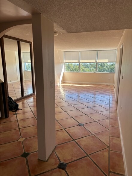 Building Photo - 1300 NE Miami Gardens Dr