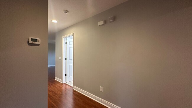 Building Photo - 418 Brentwood Club Cove