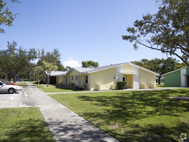Building Photo - Pine Woods Villa Apartments