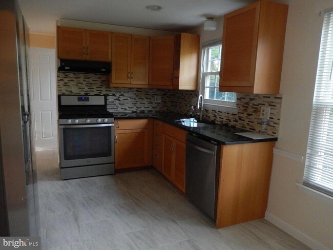 Building Photo - 15821 Anamosa Dr