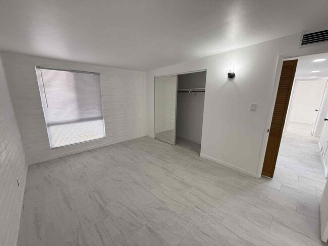 Building Photo - 8133 E 6th St