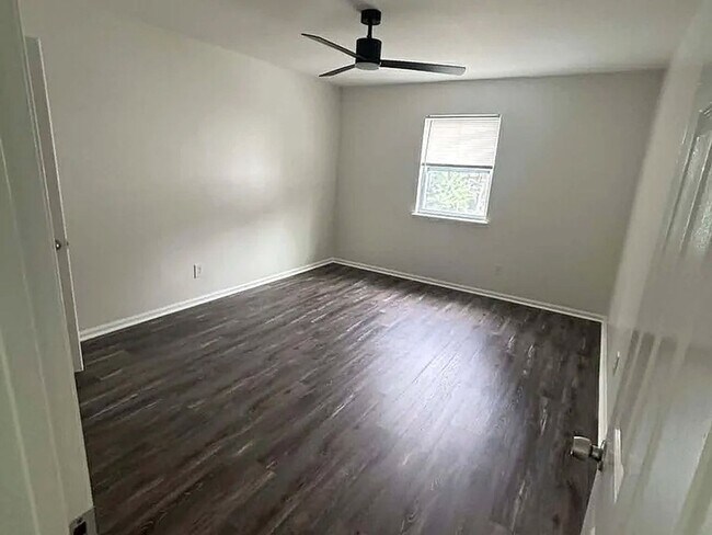 Building Photo - 4 Brookwood Cir