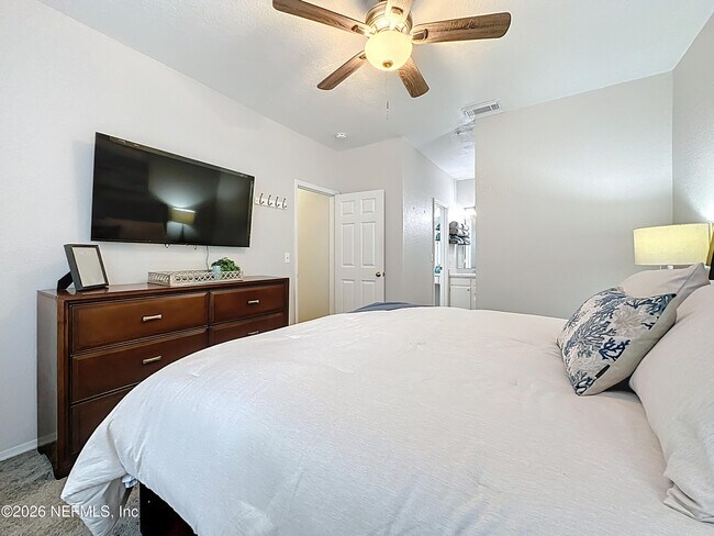 Building Photo - 13810 Sutton Park Dr N