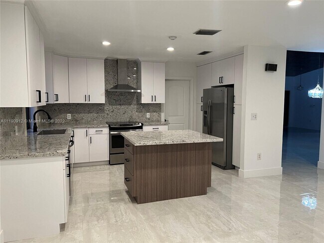 Building Photo - 8321 NW 167th Ter