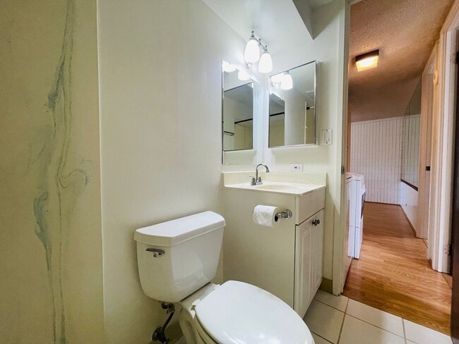 Building Photo - 5065 Likini St