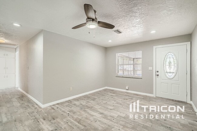 Building Photo - 7001 Onyx Dr N