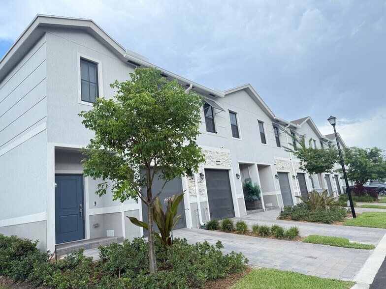 Building Photo - 860 NW 3rd Ter