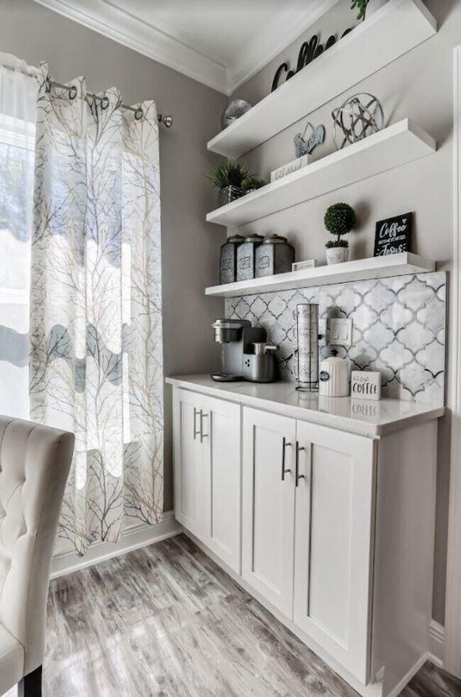 Building Photo - All Brick 4 Bedroom in Mary Esther!