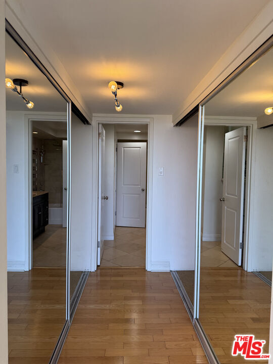 Building Photo - 4337 Marina City Dr