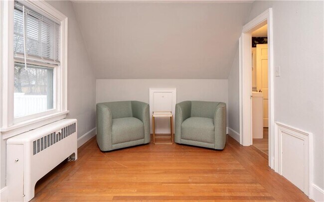 Building Photo - 118 Ruggles Ave