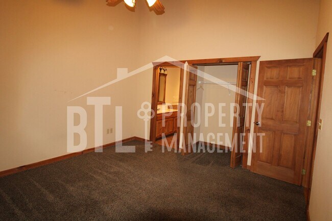 Building Photo - 574 Baldknobber Dr