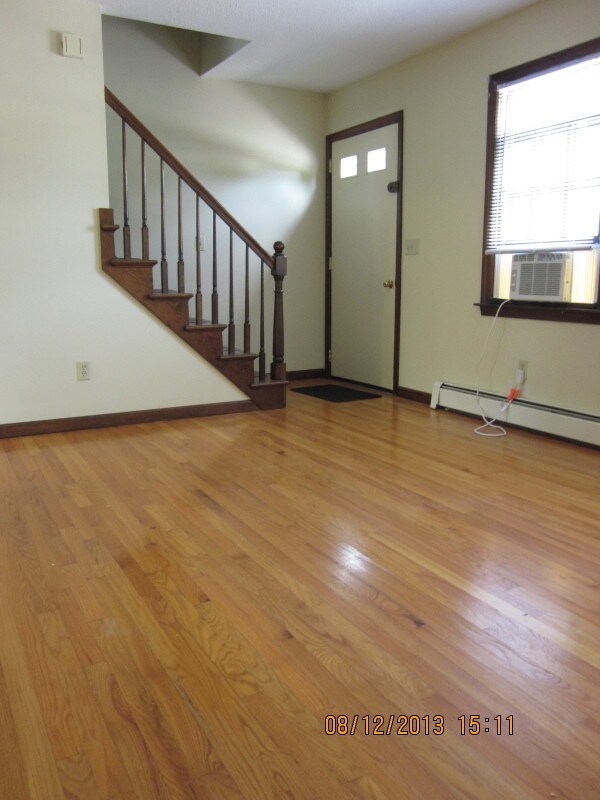 Building Photo - 33 Elderkin Ave