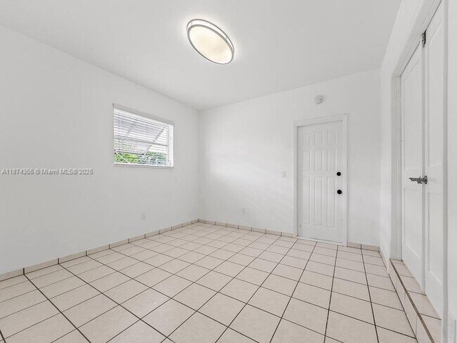 Building Photo - 1515 NE 2nd Ave