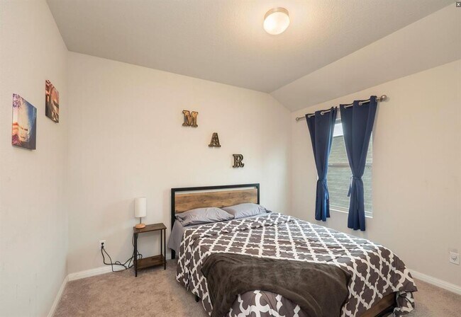 Building Photo - 111 Lyrebird Ln