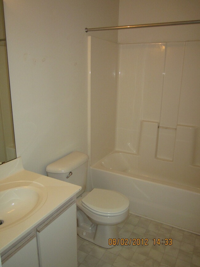 Building Photo - 106 Pinegrove Ct