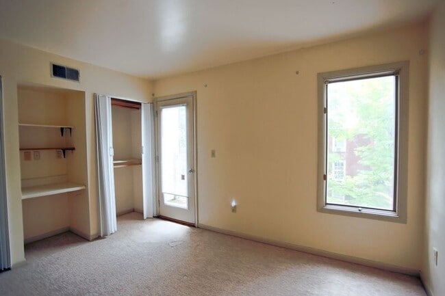 Building Photo - 1303 Wertland St