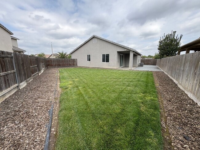 Building Photo - Tulare Home coming soon!