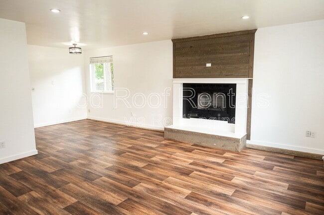 Building Photo - 4917 35th St NE