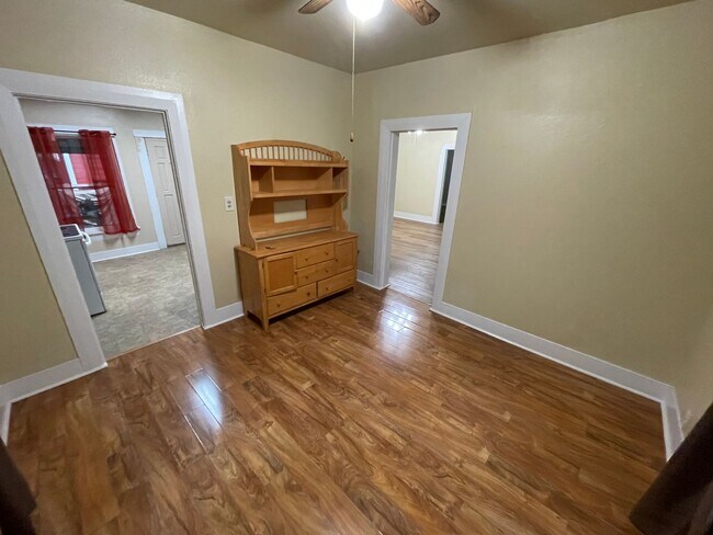 Building Photo - Stirling City Charmer-3 bed 1 bath, large ...