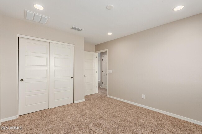 Building Photo - 8854 W Palo Verde Dr