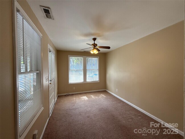 Building Photo - 1433 Pecan Ave