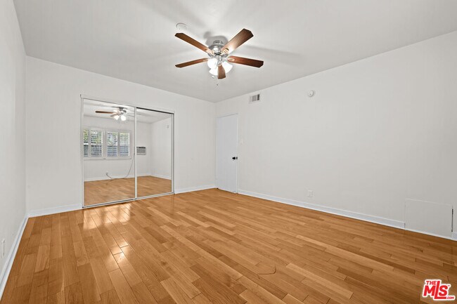 Building Photo - 354 S Camden Dr