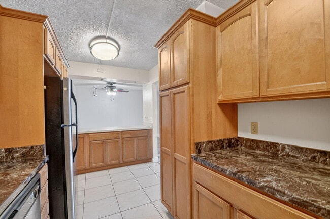 Building Photo - 1013 Green Pine Blvd