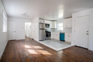 Building Photo - 83 Sheridan St