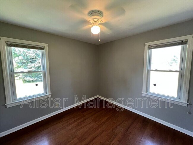 Building Photo - 1480 E 196th St