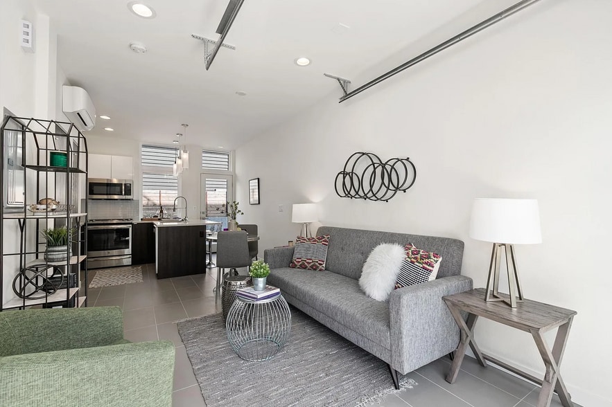 Building Photo - 1562 NW 60th St