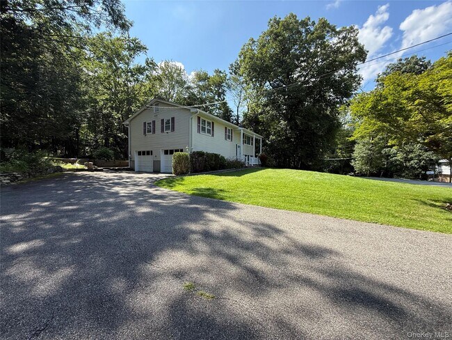 Building Photo - 15 Kentwood Dr