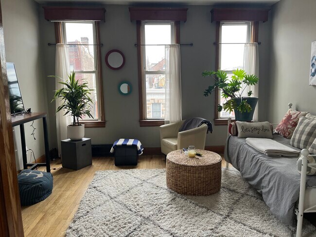 Bedroom can fit a queen size bed - 1412 Light St