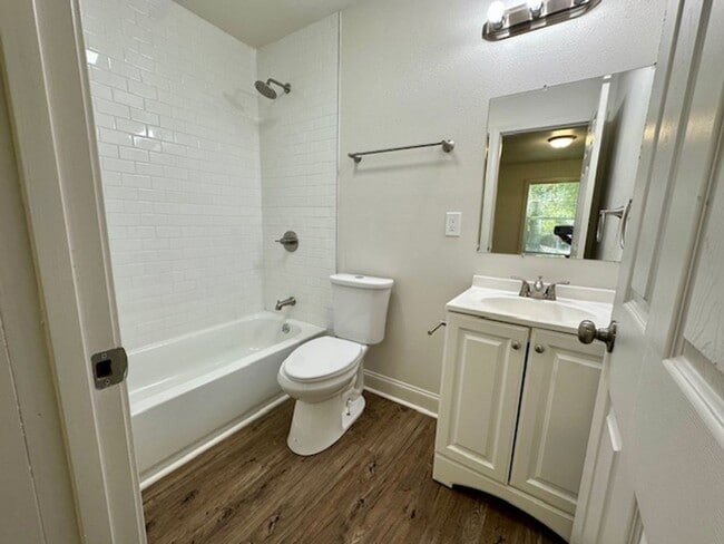 Building Photo - 4655 Fairfields Ave