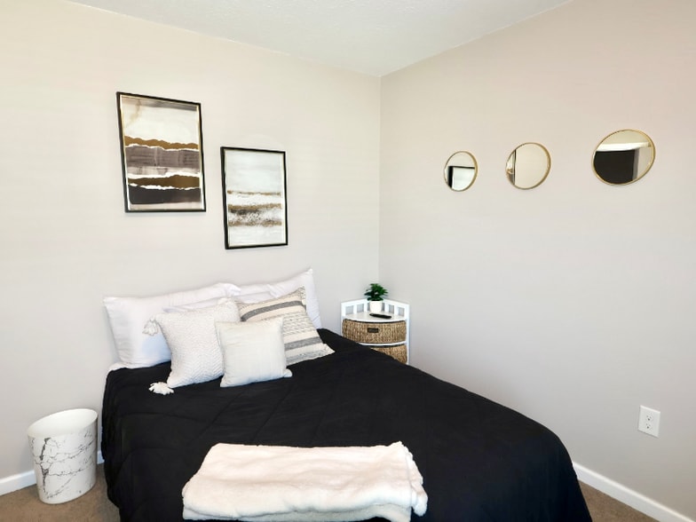 Building Photo - 83 Rhett Ln