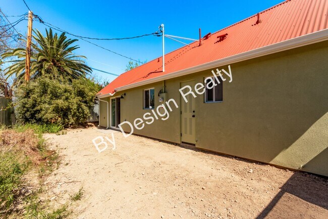 Building Photo - 615 E Helen St