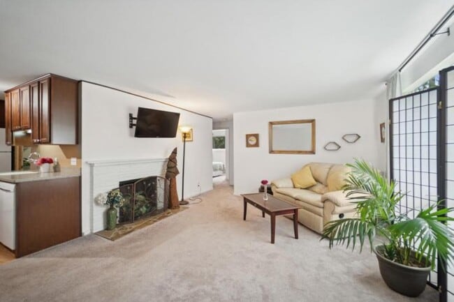 Building Photo - 4 bedroom in Seattle WA 98125