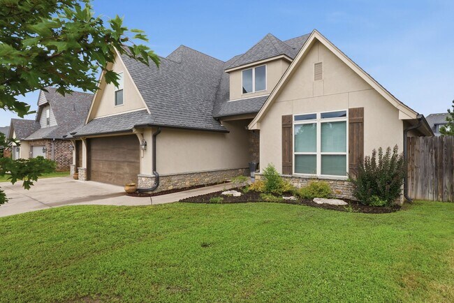 Building Photo - Executive Home In Highly Desired Yorktown Neighborhood.