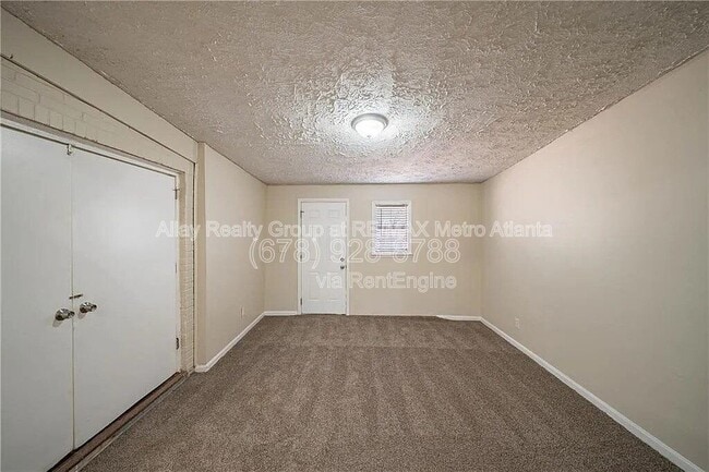 Building Photo - 16 Bromack Dr SE