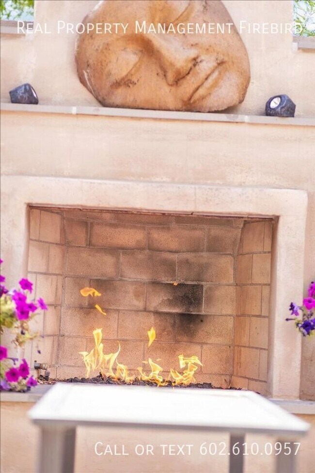 Building Photo - 4921 S Vista Pl