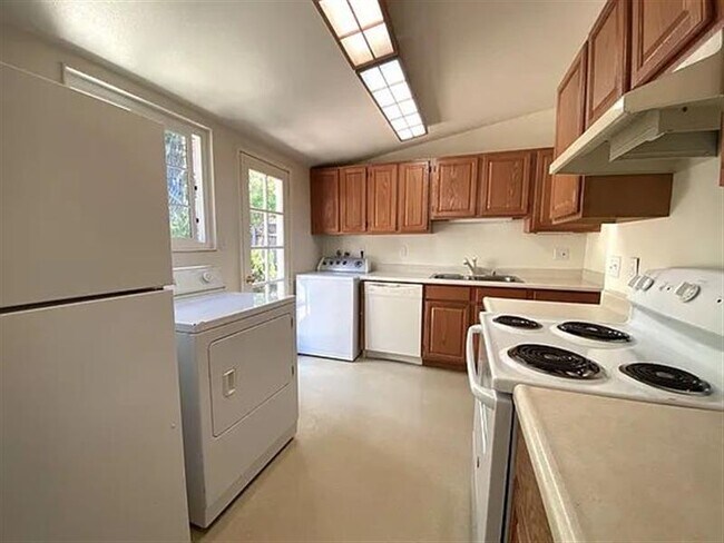 Building Photo - Pacific Grove safe home